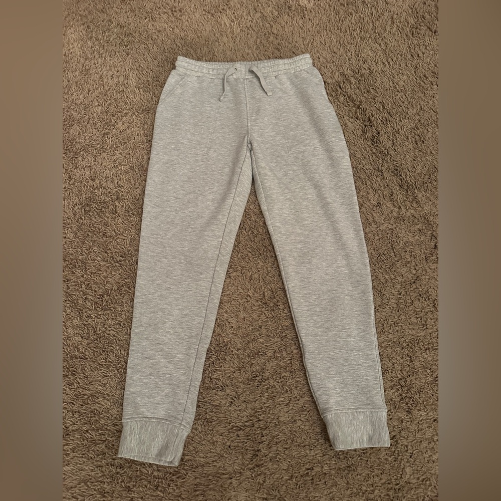 Great condition! Womens Quince Light Gray joggers sz S